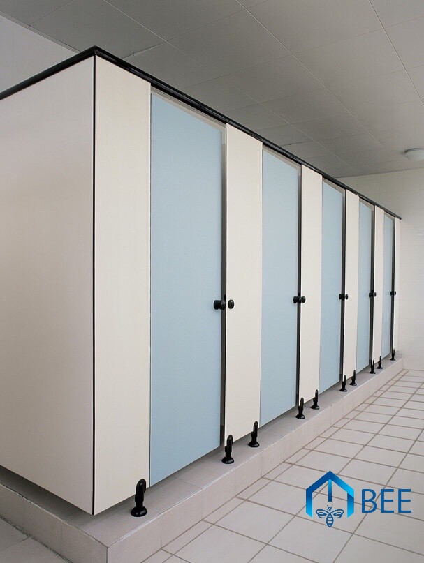 Tấm Compact HPL Chịu Lực Tốt – Giải Pháp Hoàn Hảo Cho Vách Ngăn Vệ Sinh Công Cộng