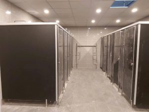 Thi Công Nhanh Gọn, Sạch Sẽ – Lựa Chọn Vách Ngăn Compact Cho Công Trình Hiện Đại