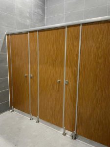 Quy Trình Thi Công Vách Ngăn Compact Đúng Chuẩn Chuyên Nghiệp Tại MBEE