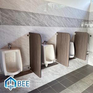 Tại Sao Tấm Compact HPL Lại Được Ưa Chuộng Trong Thi Công Nhà Vệ Sinh?