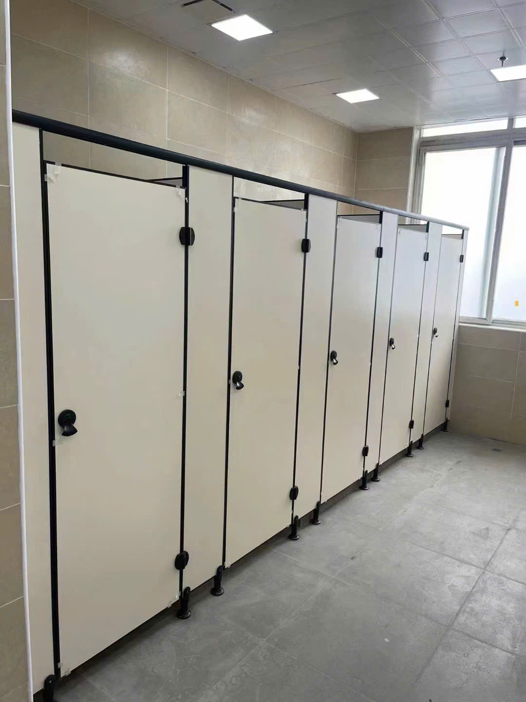 Những Điều Cần Biết Khi Thi Công Vách Ngăn Tấm Compact HPL