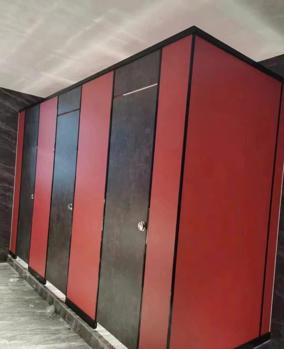 Ý Tưởng Thiết Kế Vách Ngăn Vệ Sinh Compact HPL Độc Đáo