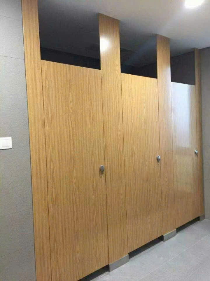 Tấm Compact HPL Cho Khu Vực Ẩm Ướt: Lựa Chọn Tối Ưu