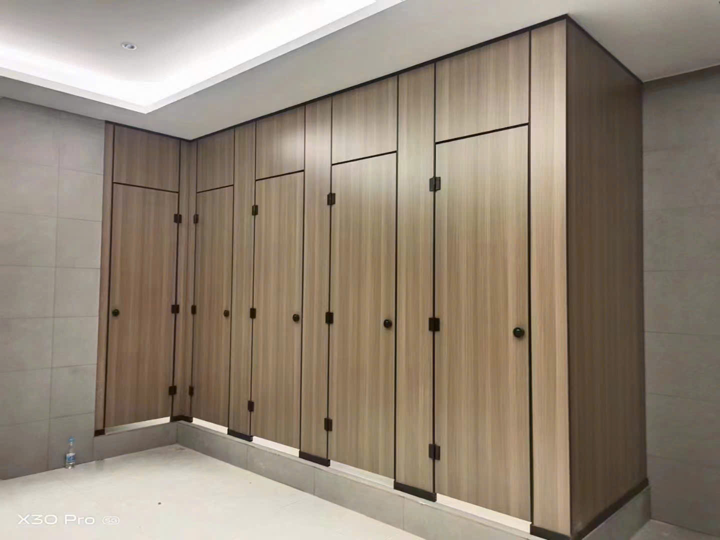 Những Điều Cần Biết Khi Thi Công Vách Ngăn Tấm Compact HPL