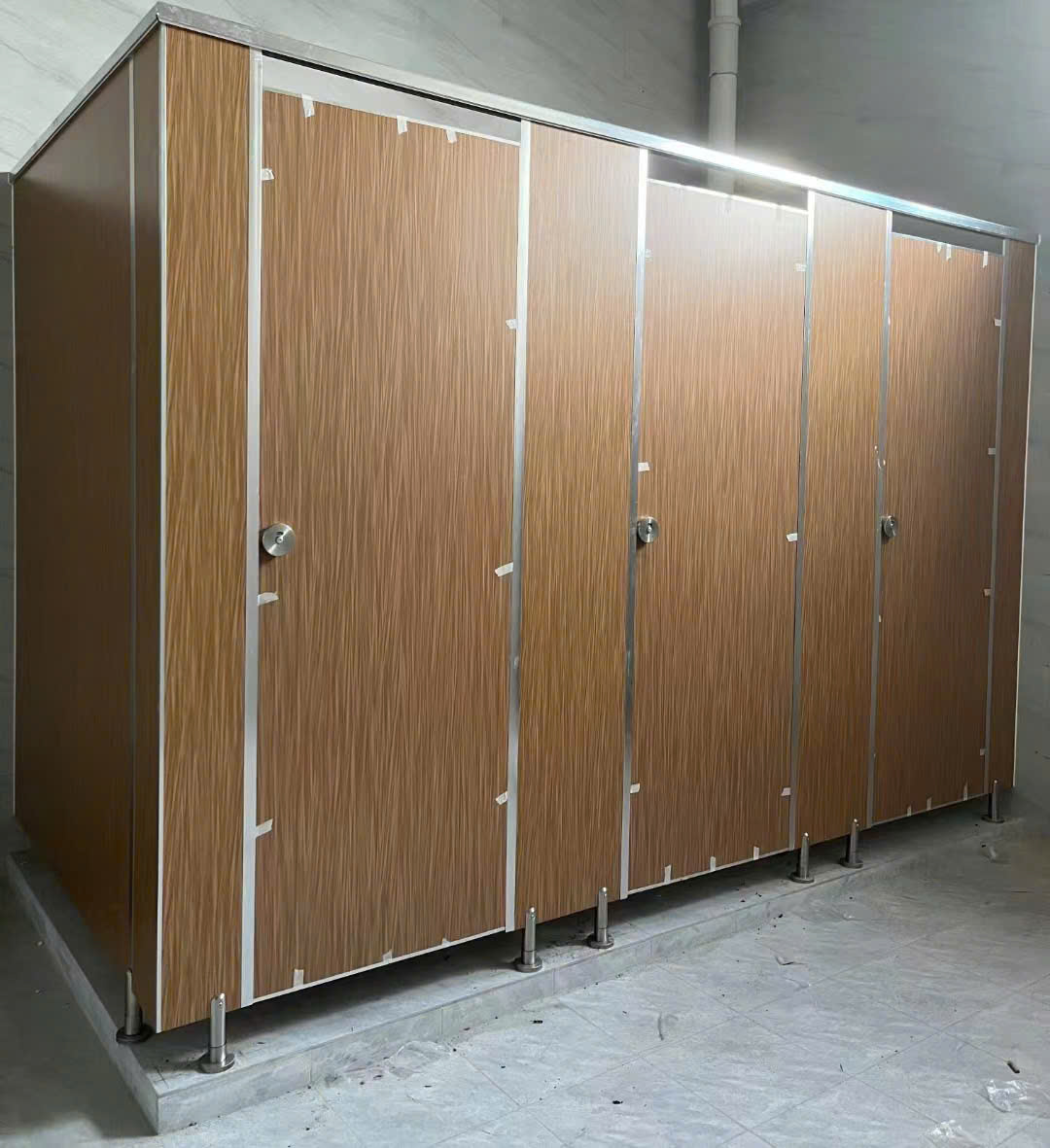 Vách Ngăn Tấm Compact HPL Có Chống Mối Mọt Không?