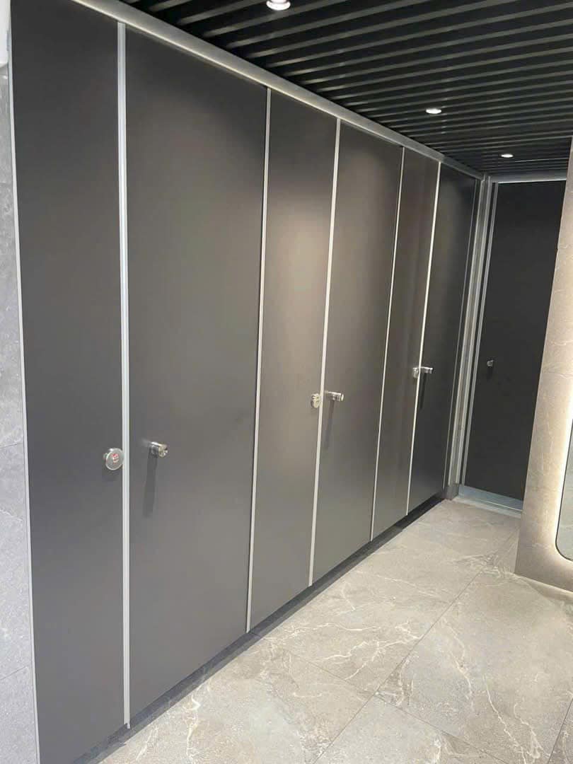 Thi Công Vách Ngăn Vệ Sinh Tấm Compact tại Phường Bình Lợi Trung, TP. Hồ Chí Minh