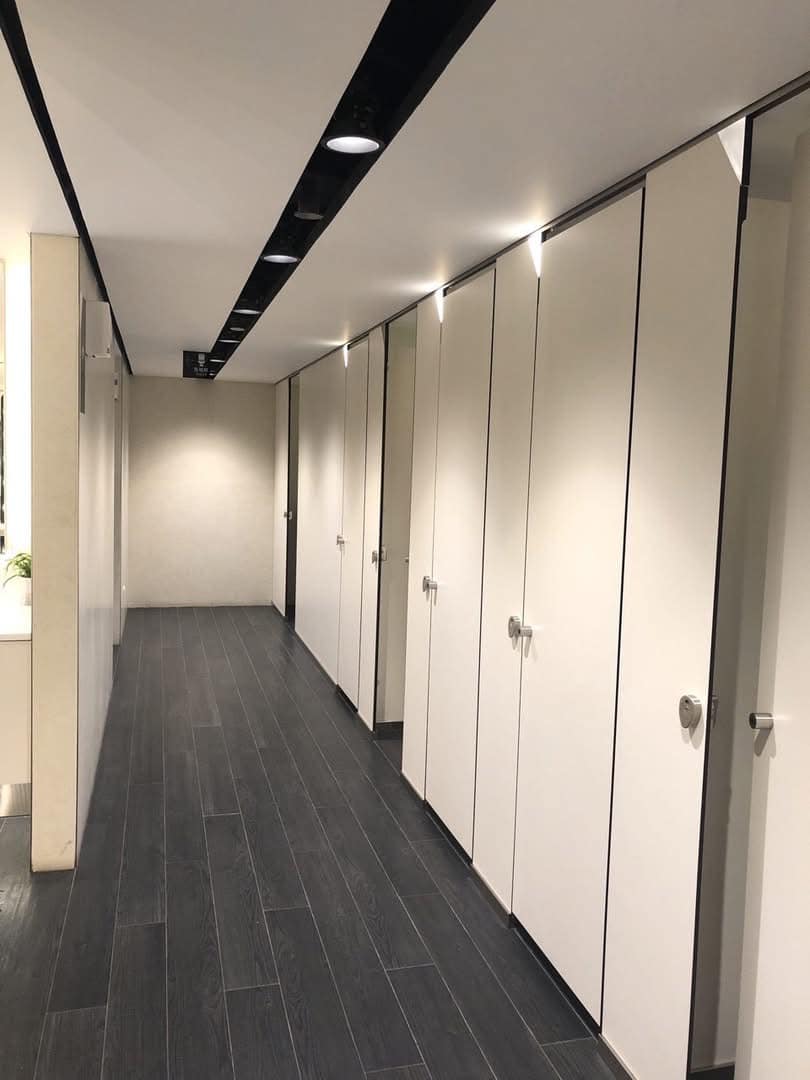 Thi Công Vách Ngăn Vệ Sinh Tấm Compact HPL Tại Phường Cầu Ông Lãnh, TP. Hồ Chí Minh