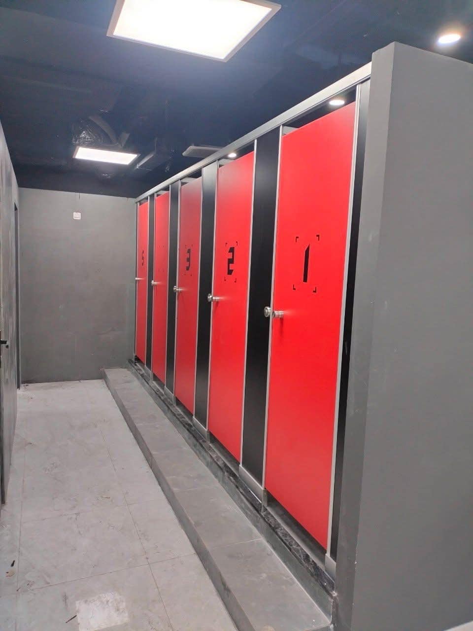 Thi Công Vách Ngăn Vệ Sinh Tấm Compact HPL Tại Phường Cầu Ông Lãnh, TP. Hồ Chí Minh