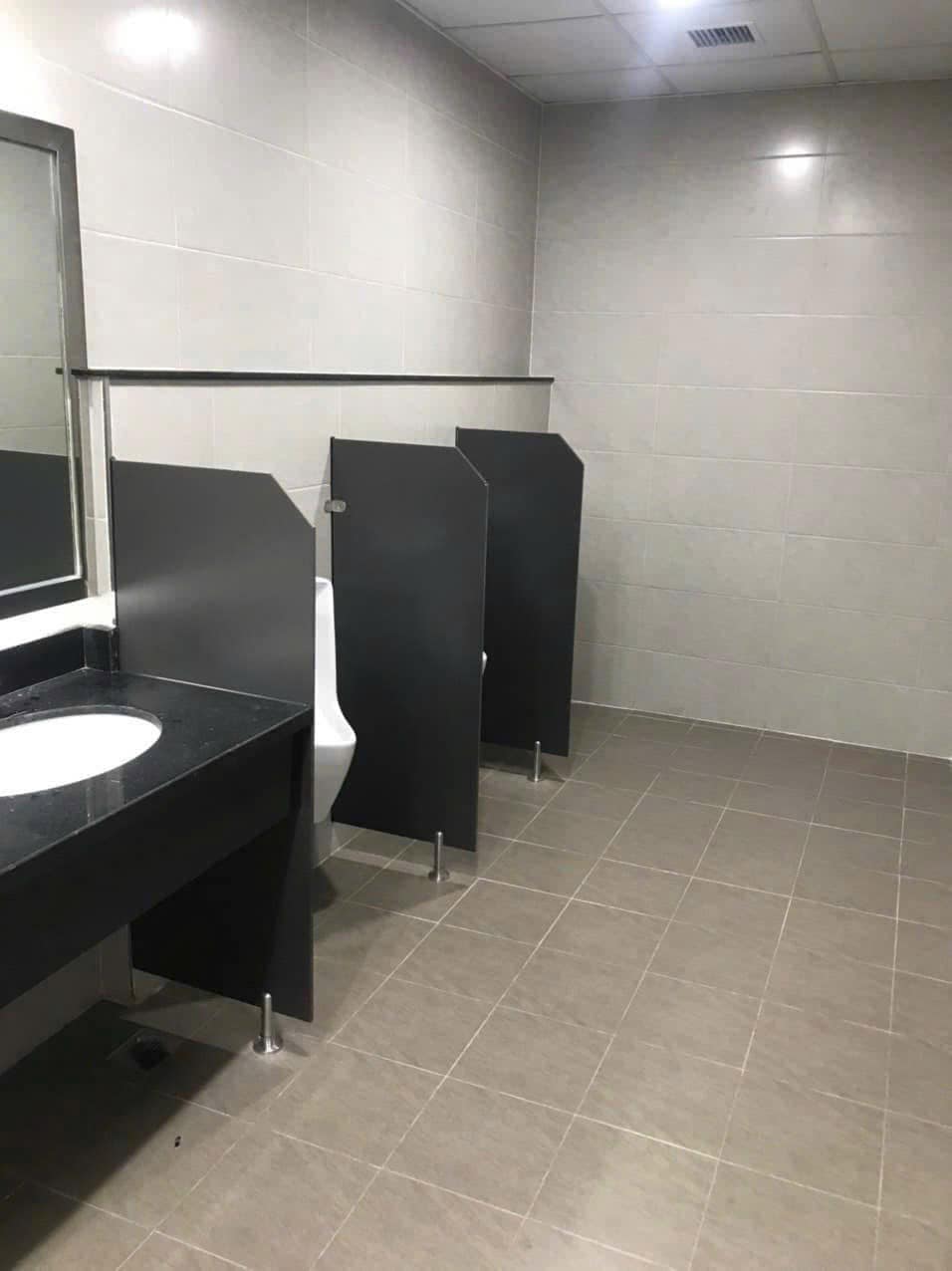 Thi Công Vách Ngăn Vệ Sinh