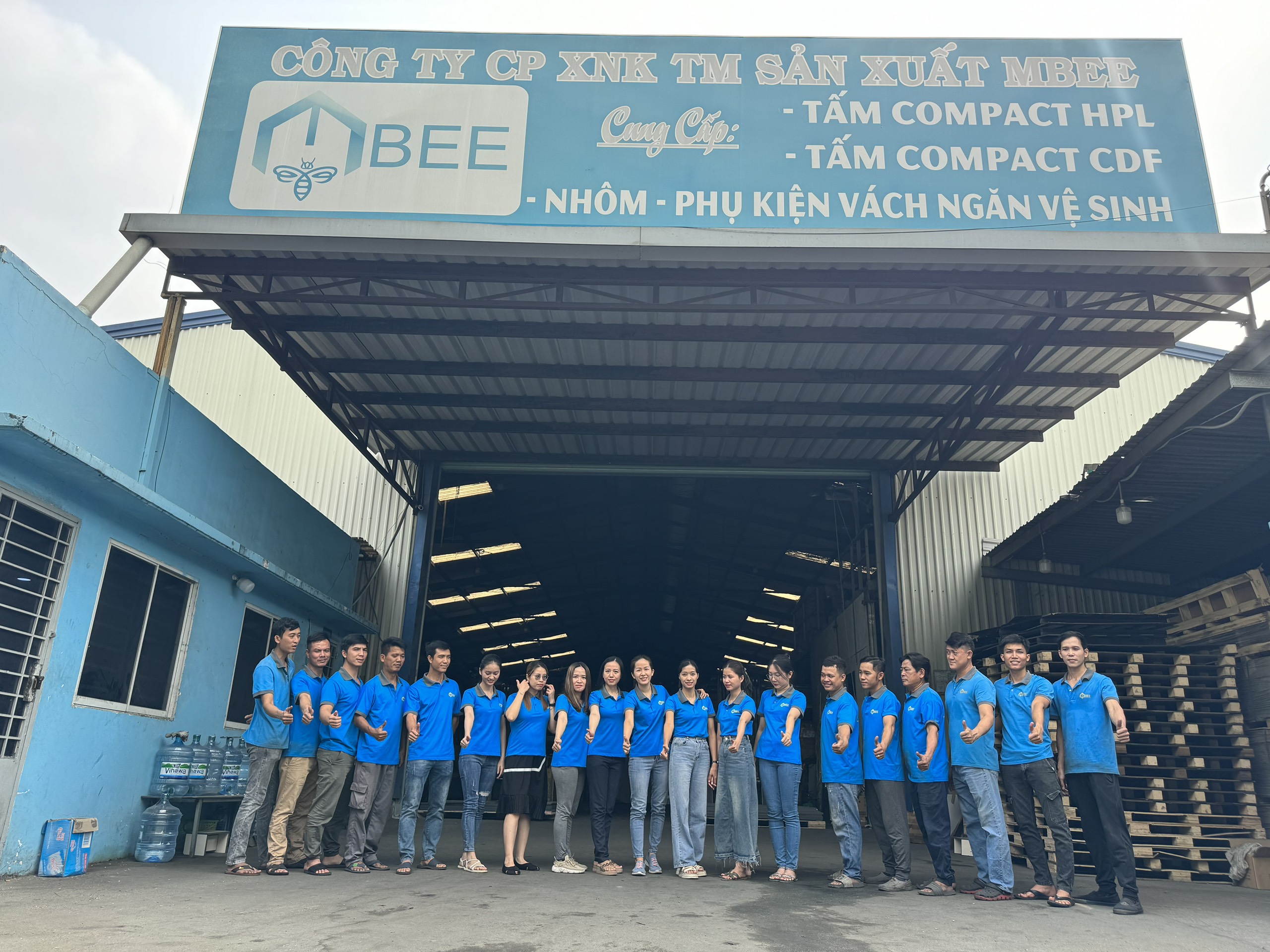 ĐỘI NGŨ NHÂN VIÊN CÔNG TY MBEE LUÔN SẴN SÀNG VÌ KHÁCH HÀNG