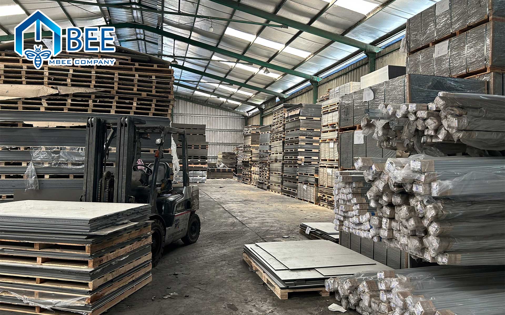 Mbee cung cấp vách ngăn vệ sinh chất lượng, giá tại kho