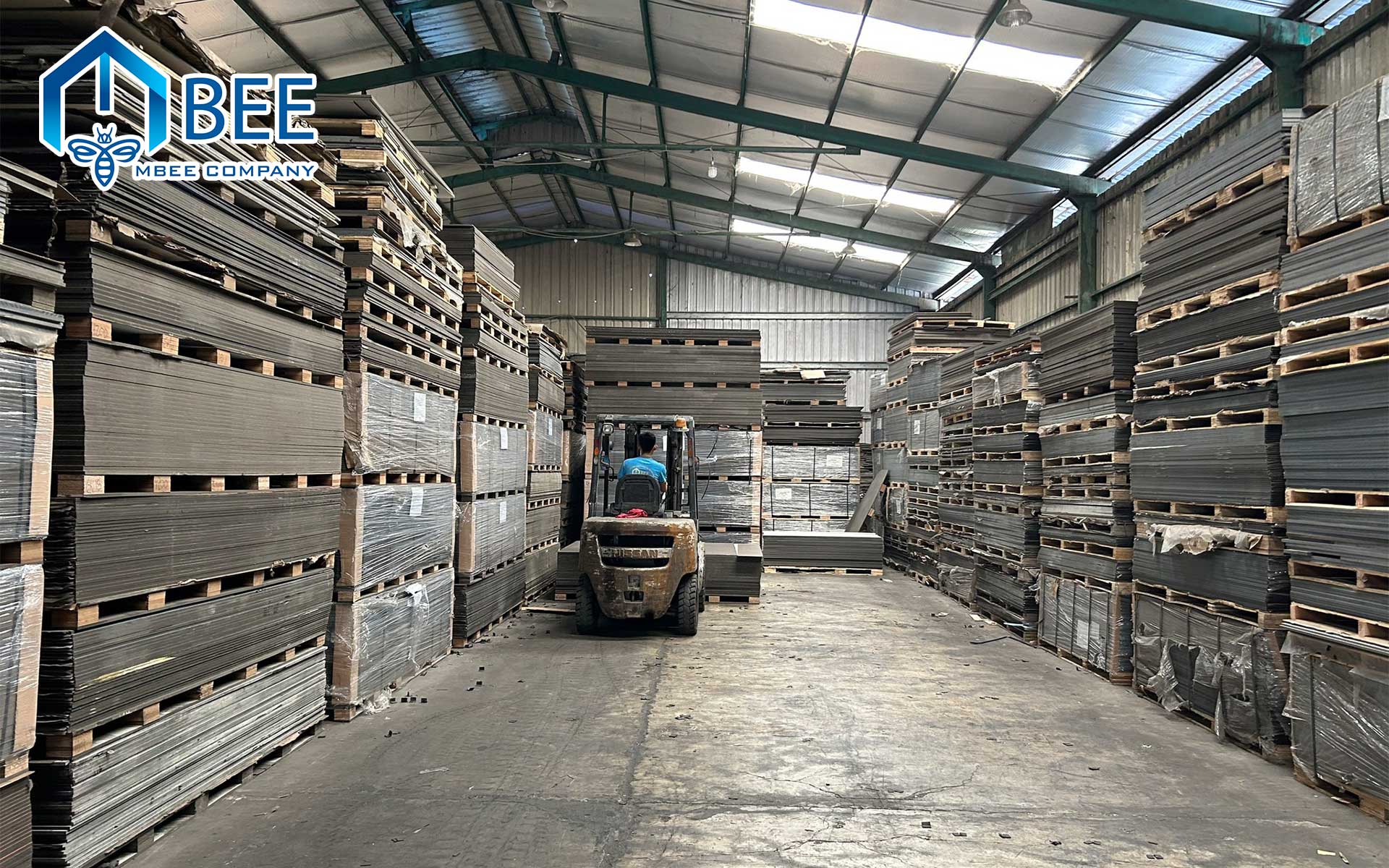 Mbee cung cấp vách ngăn vệ sinh chất lượng, giá tại kho