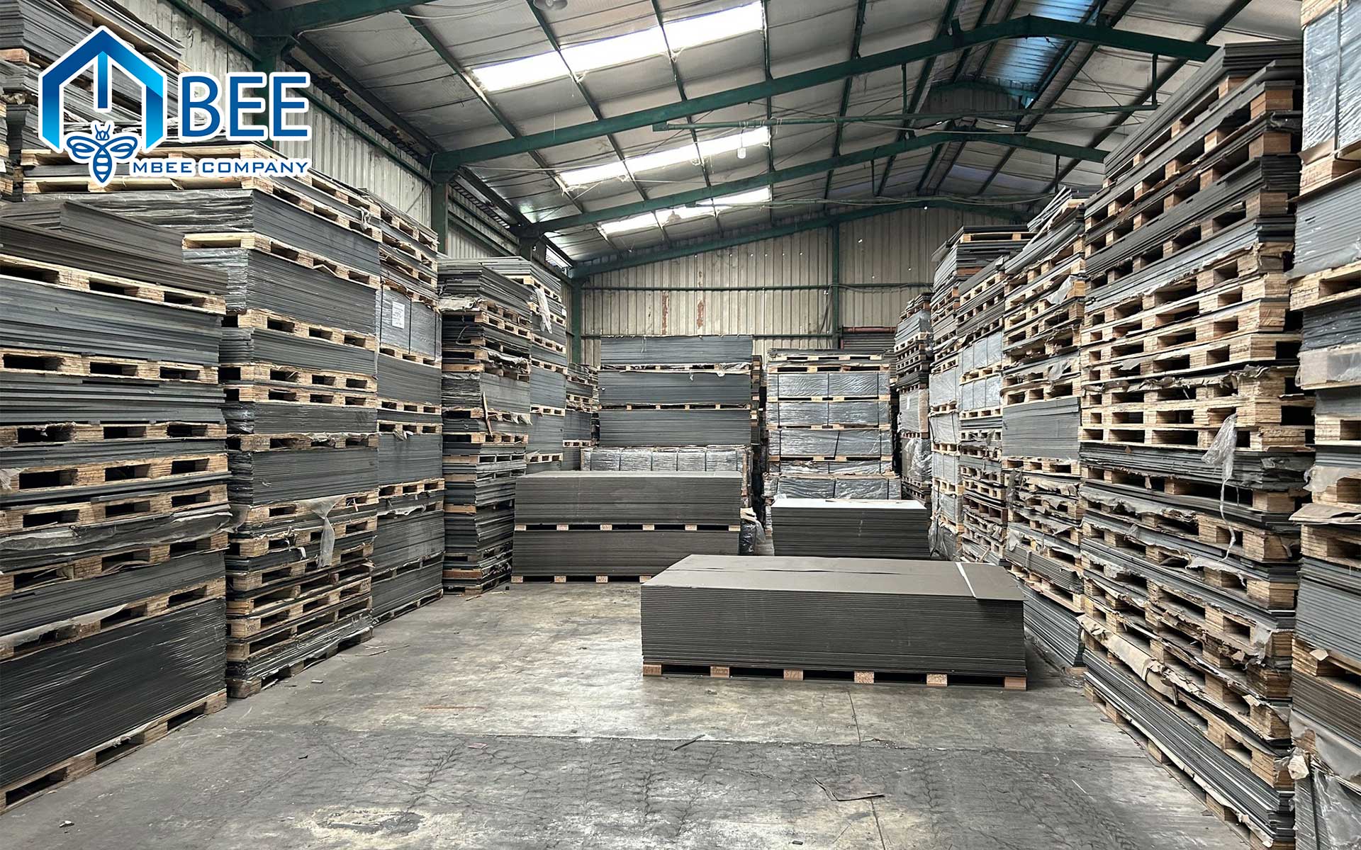 Mbee cung cấp vách ngăn vệ sinh chất lượng, giá tại kho