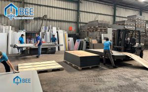 Mbee cung cấp vách ngăn vệ sinh chất lượng, giá tại kho