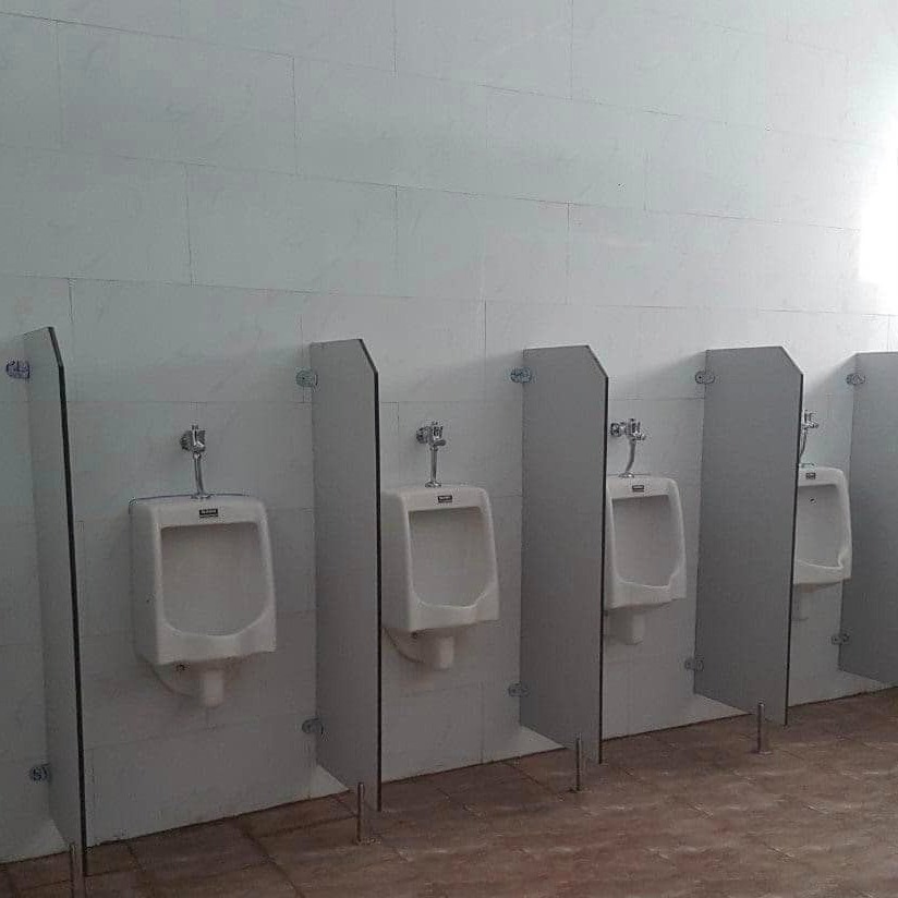 Thi Công Nhanh Vách Ngăn Vệ Sinh Tấm Compact HPL