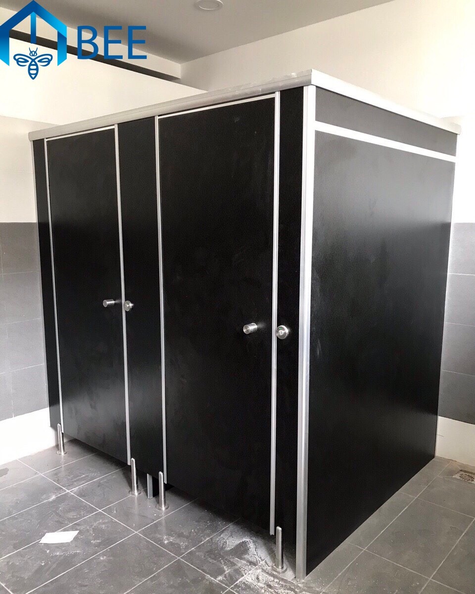 Thi Công Nhanh Vách Ngăn Vệ Sinh Tấm Compact HPL