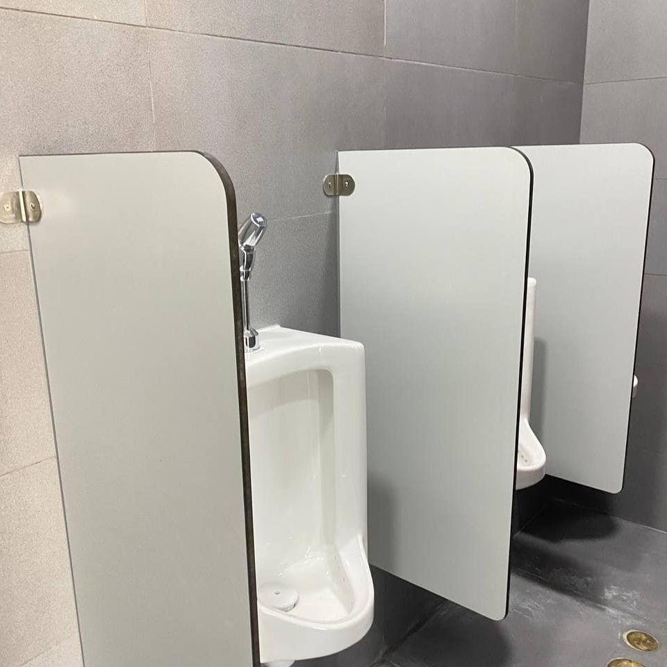 Thi Công Nhanh Vách Ngăn Vệ Sinh Tấm Compact HPL