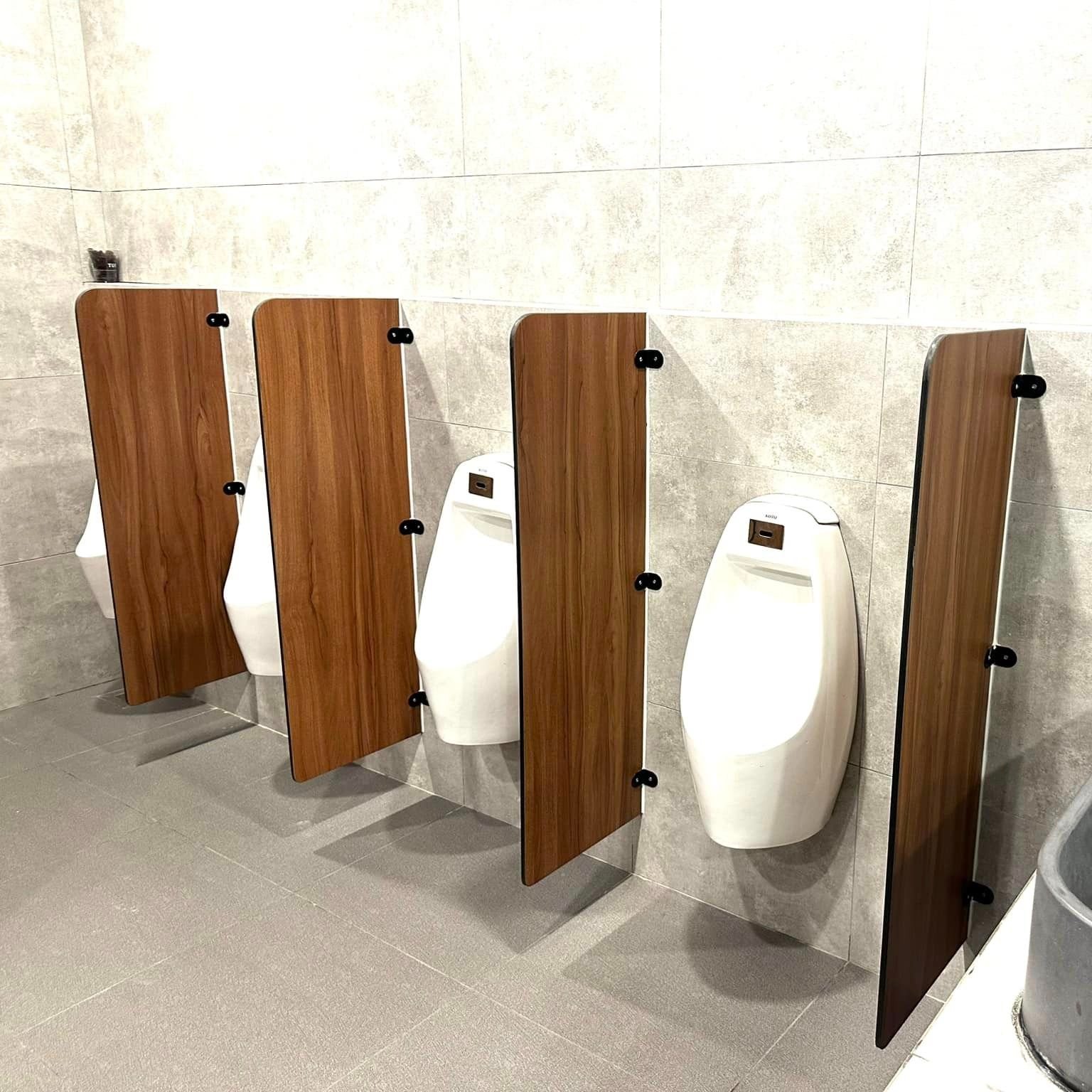 Thi Công Nhanh Vách Ngăn Vệ Sinh Tấm Compact HPL