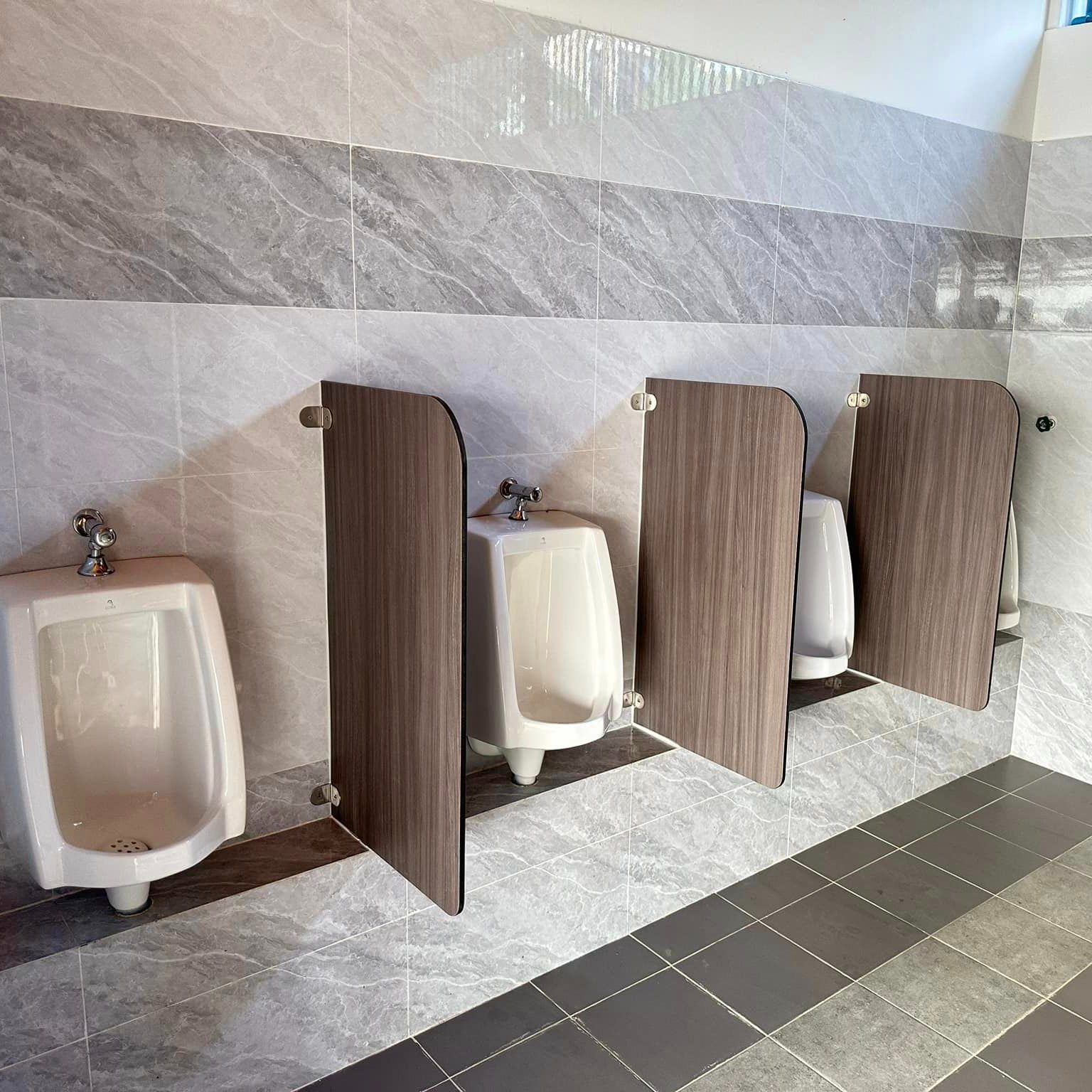 Thi Công Nhanh Vách Ngăn Vệ Sinh Tấm Compact HPL