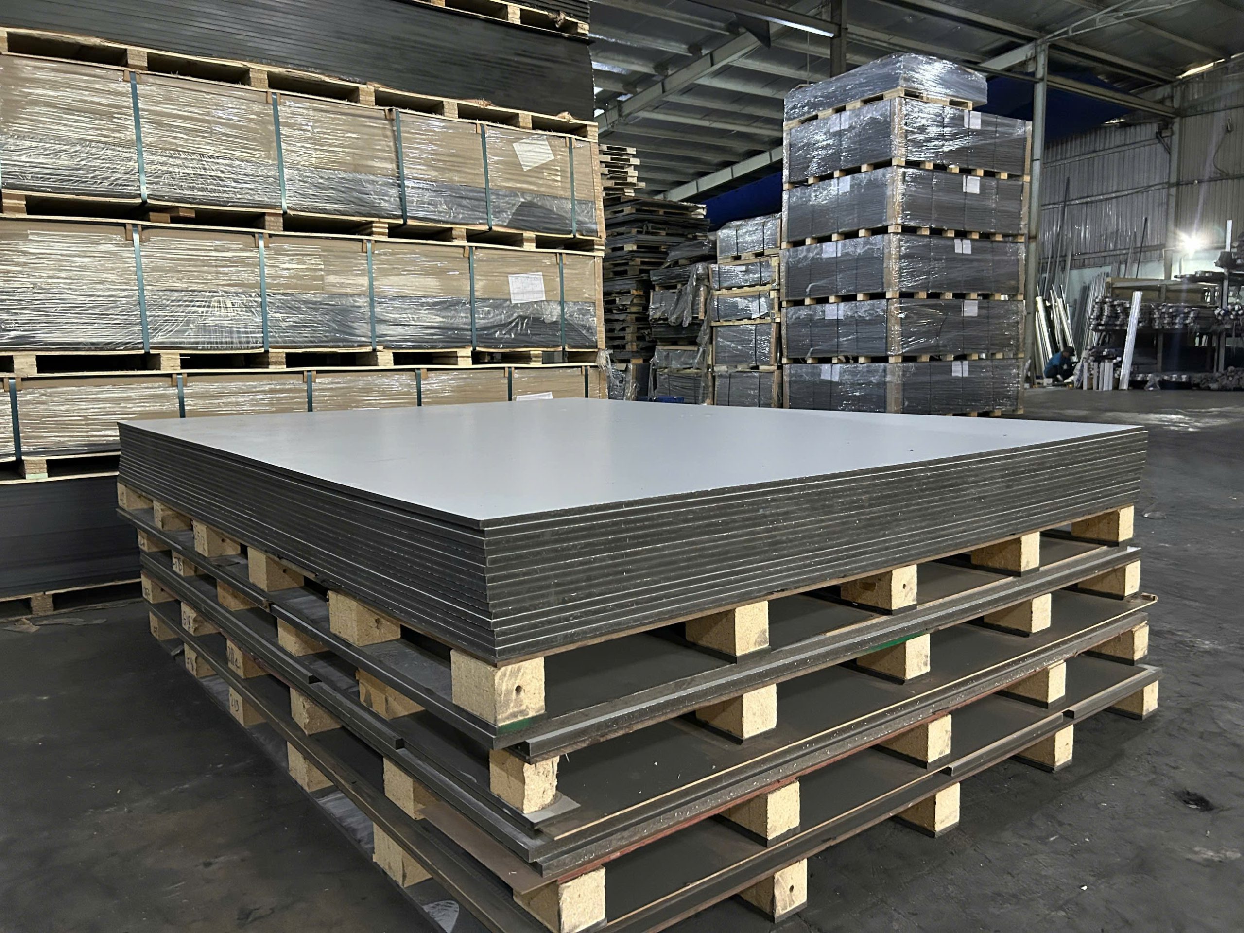 Vách Ngăn Compact Cấu Tạo Từ A-Z: HPL là Gì? Phenolic là Gì?