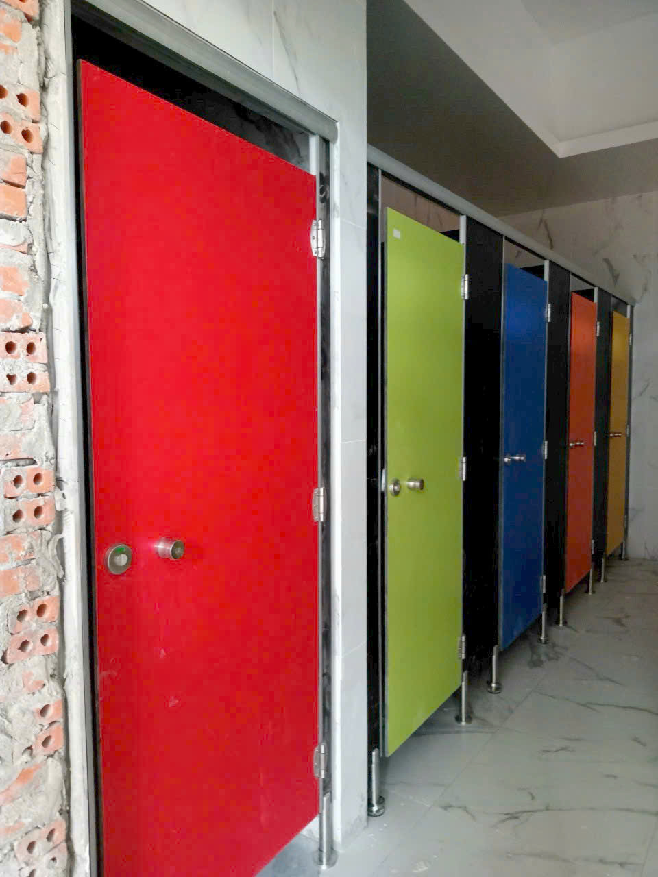 MBEE – Địa chỉ cung cấp tấm Compact HPL chịu nước giá tốt