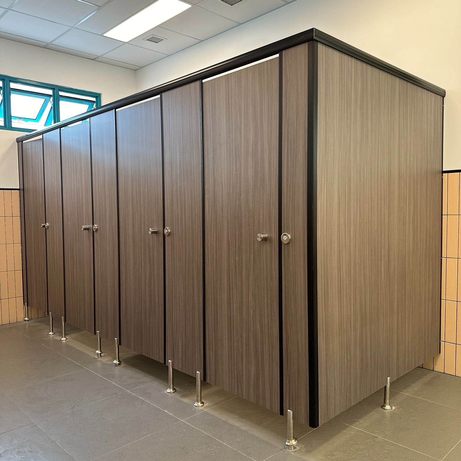 Cách bảo trì và vệ sinh Tấm Compact HPL để kéo dài tuổi thọ