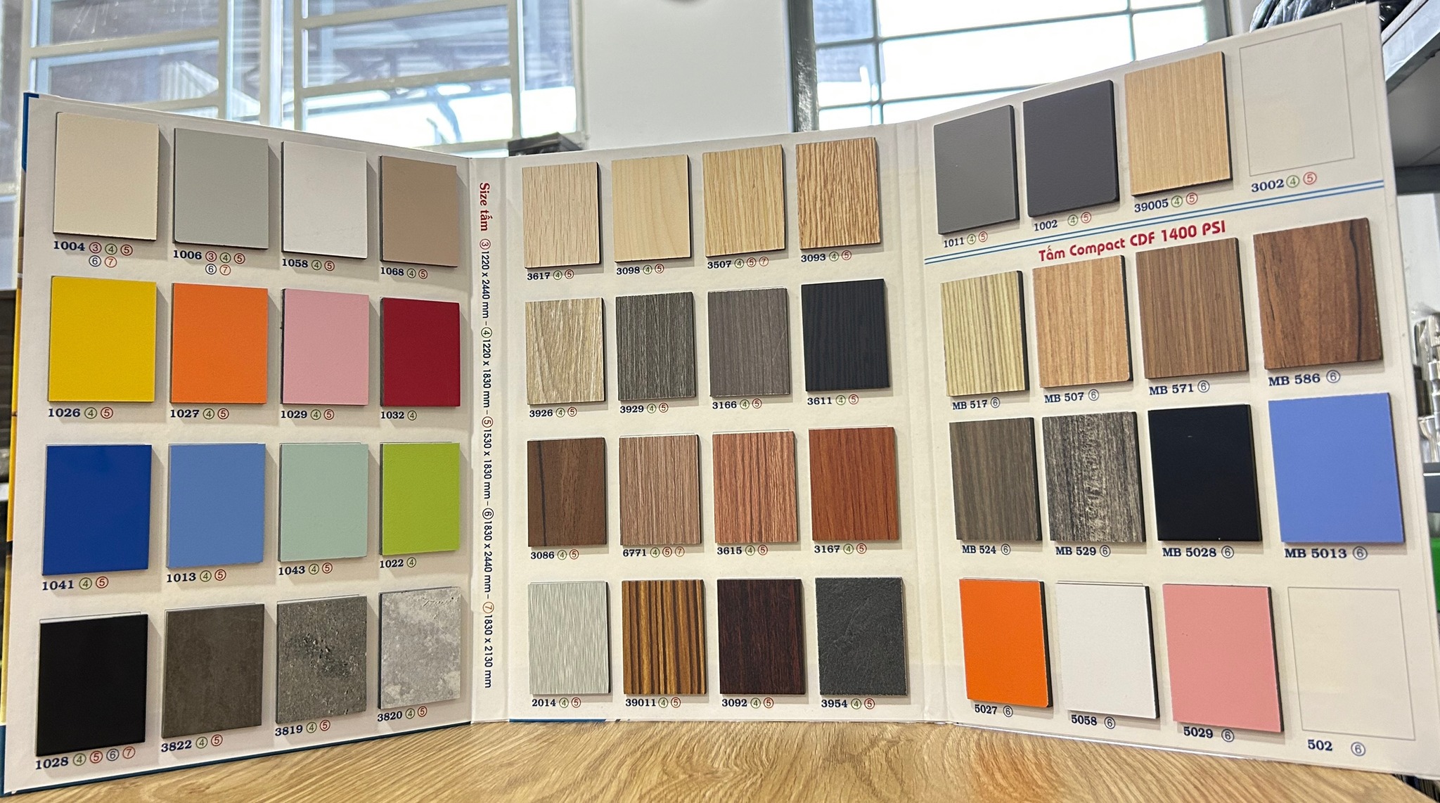 Bảng Màu Tấm Compact