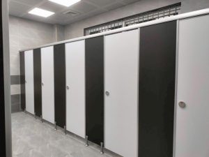 Lắp đặt Vách Ngăn Vệ Sinh Tấm Compact HPL Tại Lào Cai