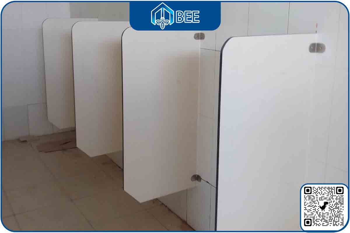 Thi Công Vách Ngăn Vệ Sinh Tấm Compact