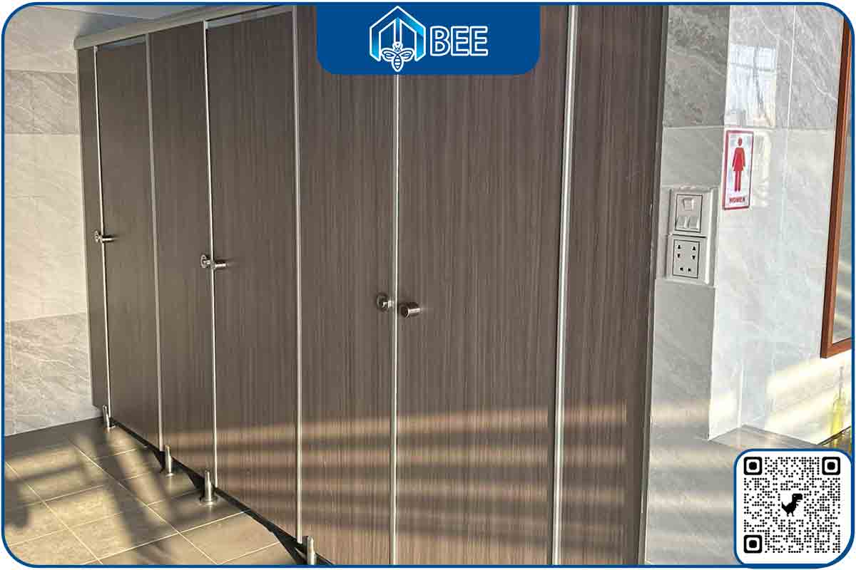 Lắp Đặt Vách Ngăn Vệ Sinh Tấm Compact