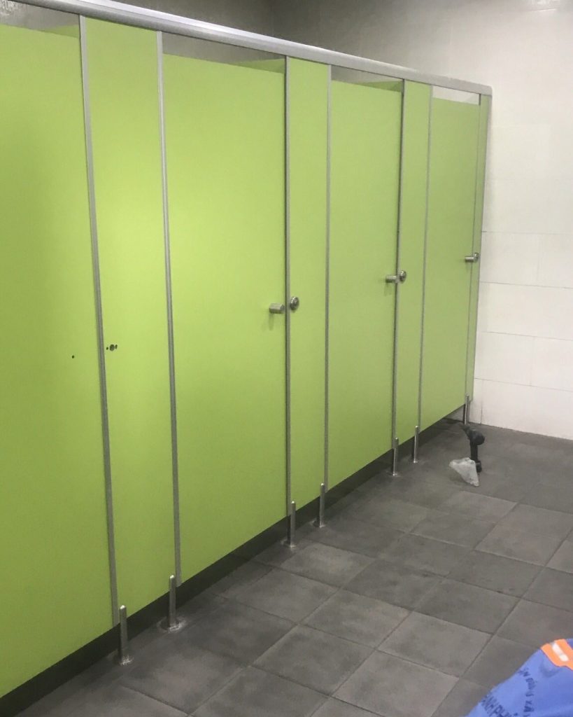 Thi Công Vách Ngăn Vệ Sinh Tấm compact