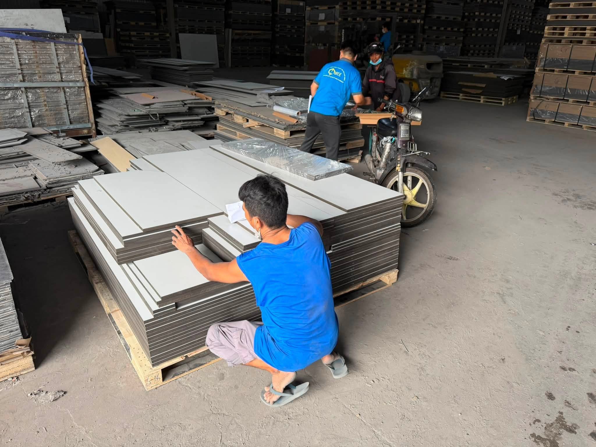 Báo Giá Tấm Compact CDF 9/2026 - Chi Tiết | Vách Ngăn Vệ Sinh Mbee